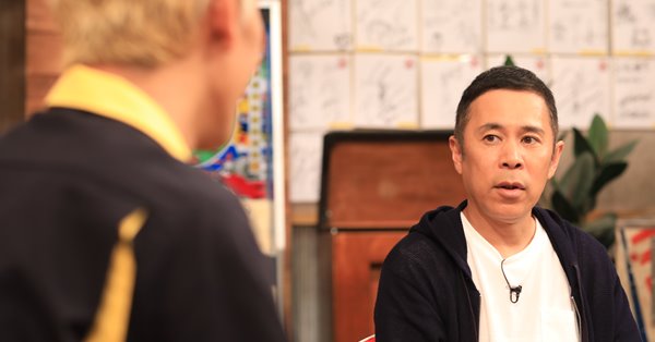 岡村隆史「50歳までに結婚」交際報道の陰で明かしていた本音 | 女性自身