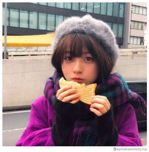 橋本環奈、たい焼きを食べる姿も「天使」「何していても可愛い」と注目集める - モデルプレス