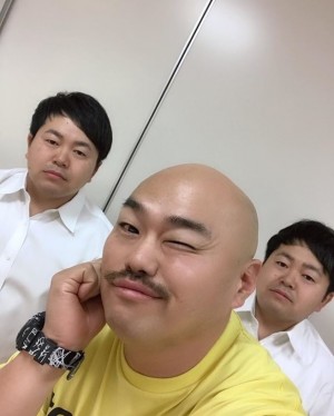 【エンタがビタミン♪】クロちゃん　「いつも慕ってくる」ザ・たっちと3ショットに　「慕われてはない」の声 | Techinsight（テックインサイト）|海外セレブ、国内エンタメのオンリーワンをお届けするニュースサイト