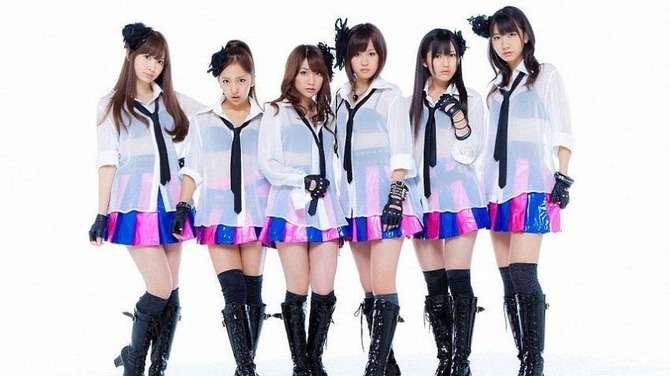 女性アイドルの衣装画像