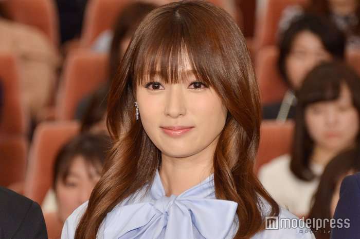 深田恭子、熱愛報道後初の公の場 “ミス”で赤面「みんな忘れてください」 - モデルプレス