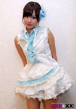 女性アイドルの衣装画像
