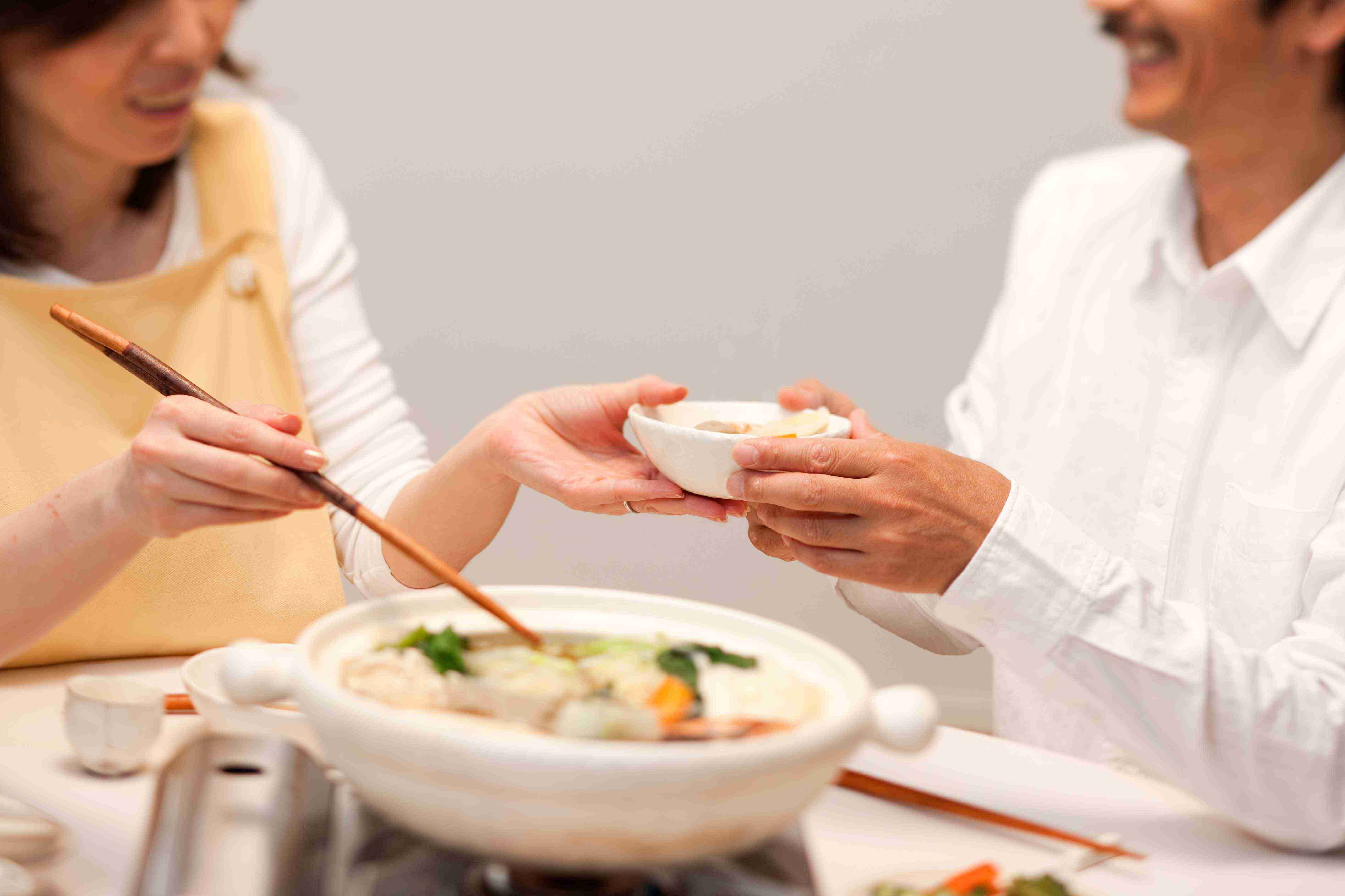 しめの雑炊のとき、鍋にスープを戻す？　「潔癖症には発狂もの」との悲鳴も – ニュースサイトしらべぇ
