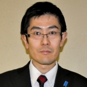 経済評論家の三橋貴明容疑者を逮捕　10代の妻殴るなどした疑い