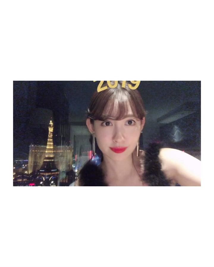 小嶋陽菜、ラスベガスでの年越しの様子を公開　美脚ショットに「スタイル抜群」「美しい」の声