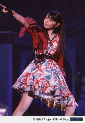 女性アイドルの衣装画像