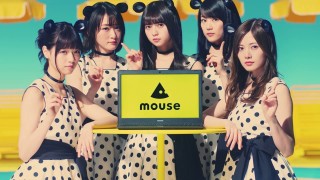 女性アイドルの衣装画像