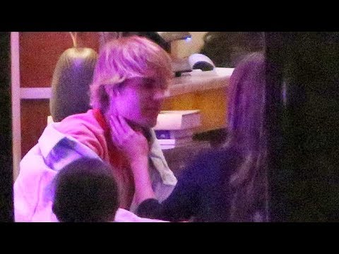 Justin Bieber Tenderly Kisses Selena Gomez's Hand During Valentine's Day Dinner Date - YouTube