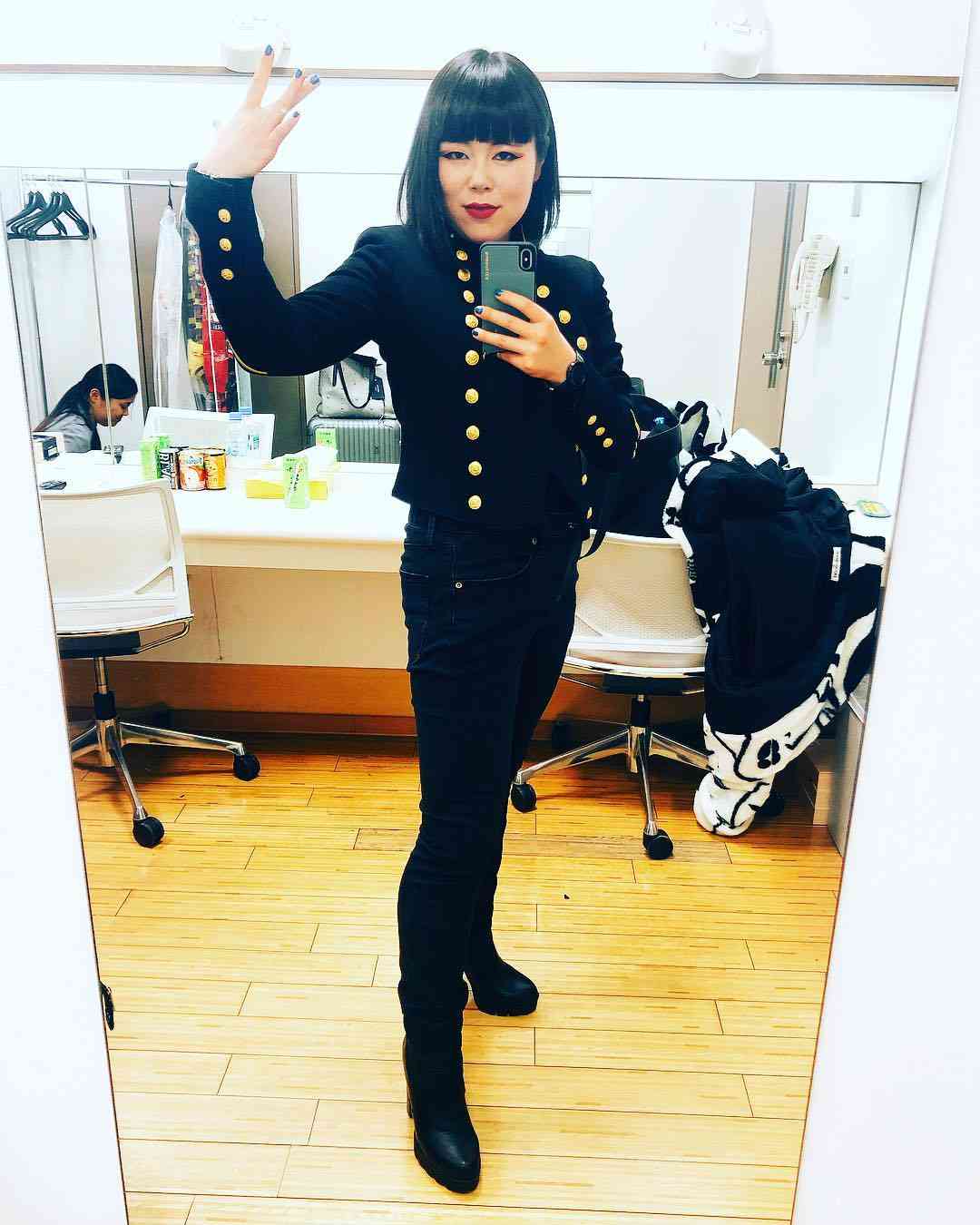 「ほっそーい！」「どんどん綺麗に…」ブルゾンちえみの“シュッと見え”ショットに大反響