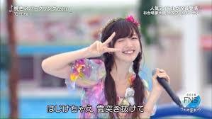女性アイドルの衣装画像