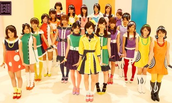 女性アイドルの衣装画像
