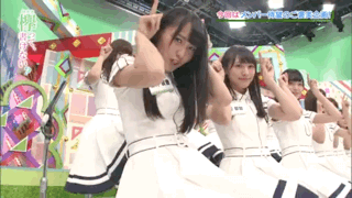 女性アイドルの衣装画像