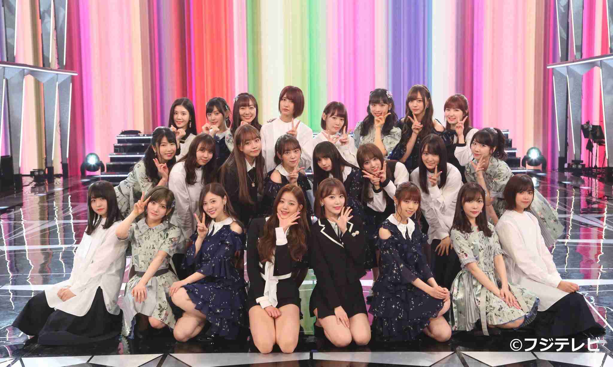 女性アイドルの衣装画像