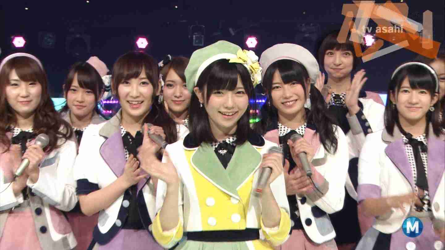 女性アイドルの衣装画像