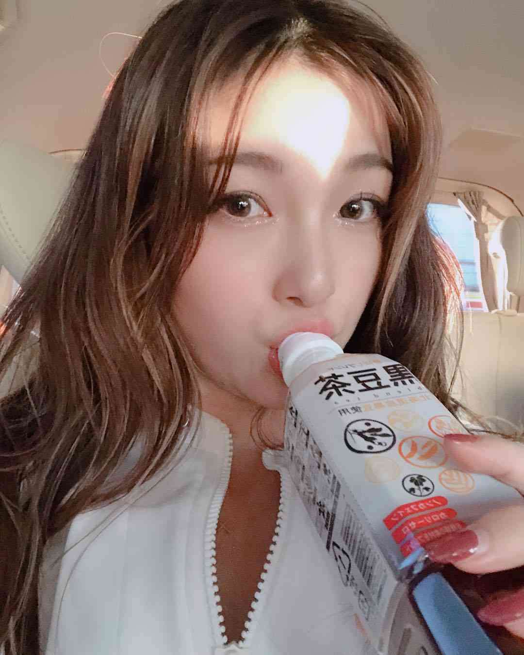 木下優樹菜、自撮りが安室奈美恵に似ていると話題に「顔とか雰囲気も…」