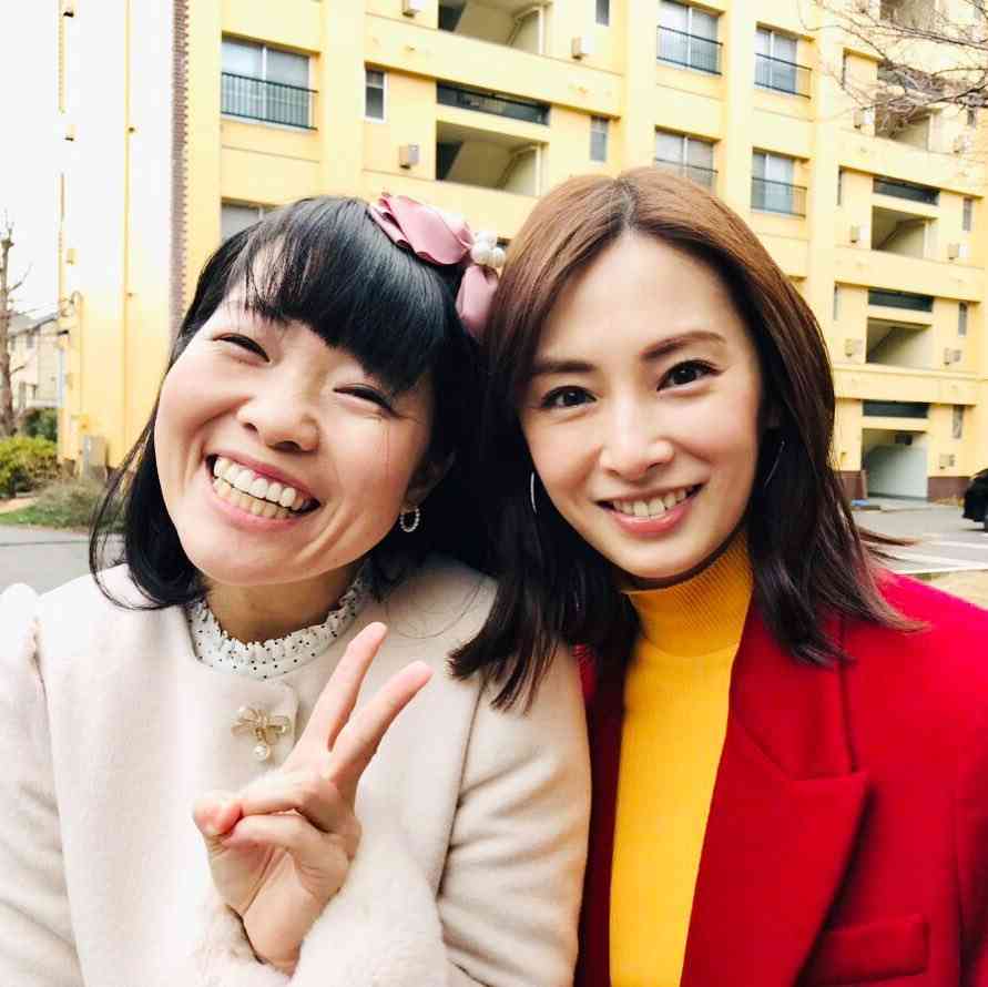 イモトアヤコ 北川景子 笑顔のドラマ撮影オフショットに反響 可愛すぎる二人 ガールズちゃんねる Girls Channel