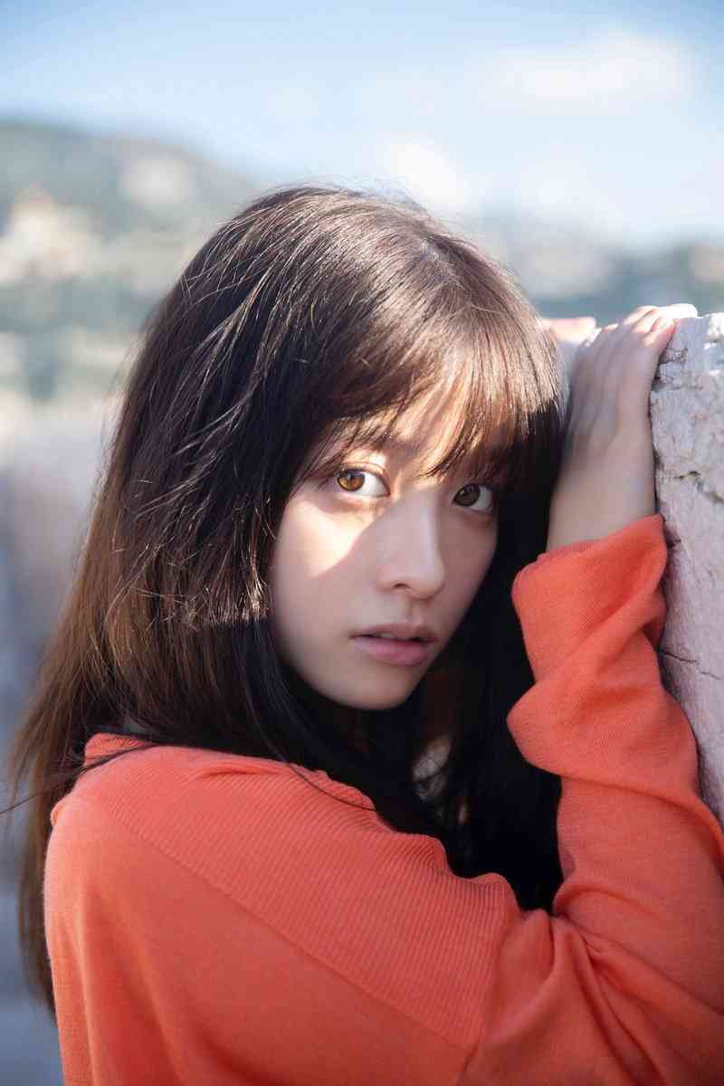 橋本環奈メモリアル写真集に期待の声 先行公開カットに「美しすぎる!」 