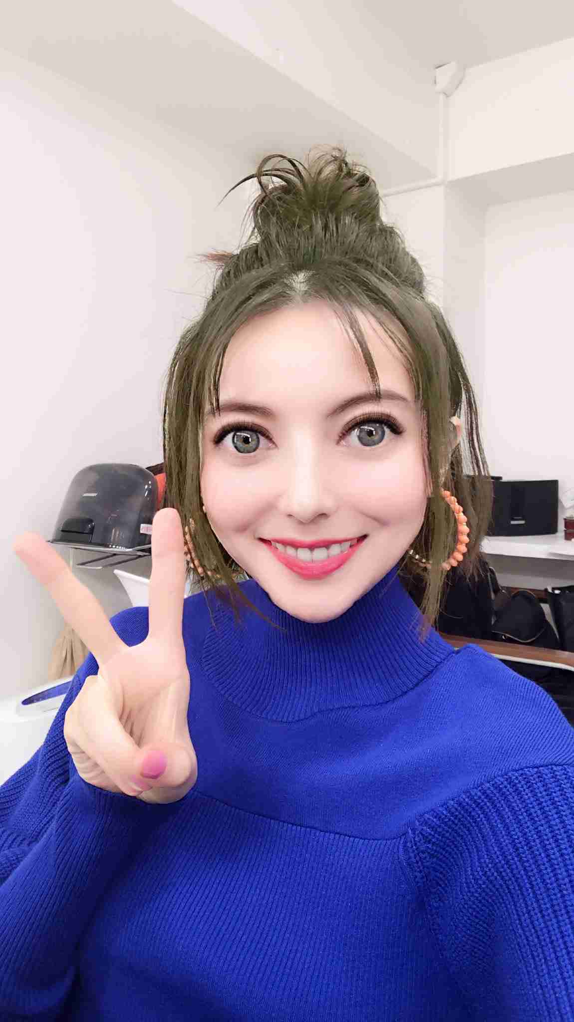 【閲覧注意？】ベッキー「加工なし」の自撮りが「うそつけ」「怖い」と話題