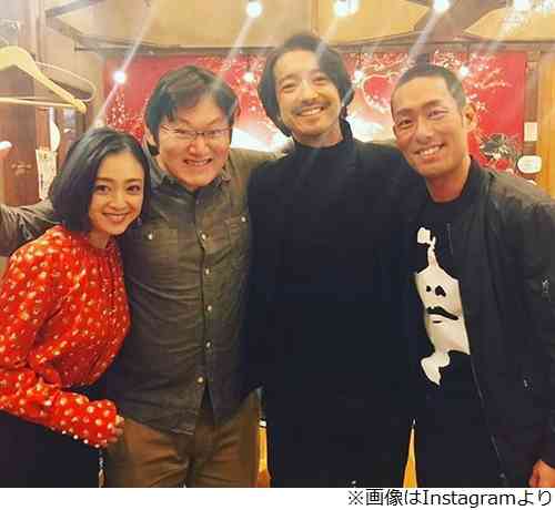 安達祐実・中村勘九郎・金子ノブアキと同級生ショット