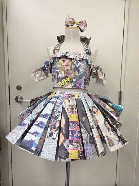 女性アイドルの衣装画像