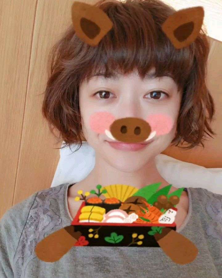 山田優、お茶目なイノシシに変身した“お正月ショット”に称賛の声「めちゃ可愛い」「優ちゃんオモシロすぎ」　