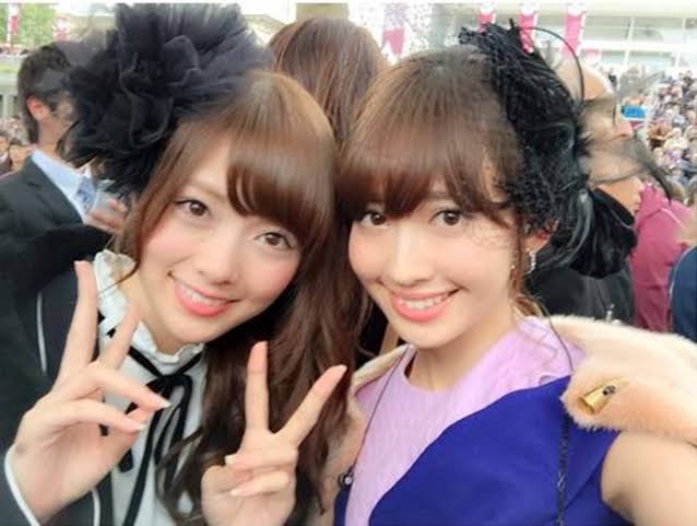 小嶋陽菜、美尻を大胆露出したスイムウェア姿披露「ダイナマイトボディ」「白くてモチモチ」