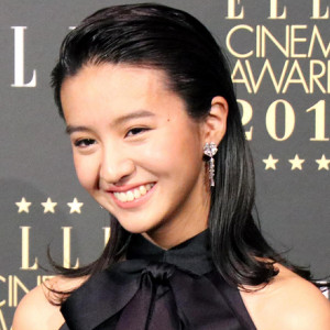 Koki,スキニーデニムのすらり美脚「足ほそっ!ながっ!顔ちっちゃ」絶賛の声