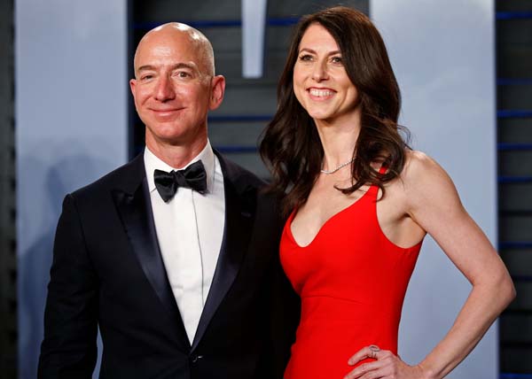 アマゾンのジェフ・ベゾスCEOが離婚 約15兆円の財産分与に注目 - ライブドアニュース