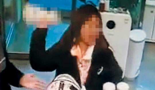 生後3カ月の子犬を投げつけて殺す 女性の行動が韓国で物議 - ライブドアニュース