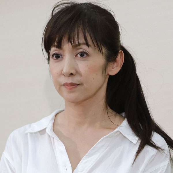 まぶたの窪み
