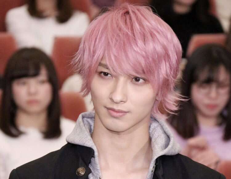 「はじこい」で話題の横浜流星、ヒゲ姿披露 4年ぶり写真集で“男の色気全開”