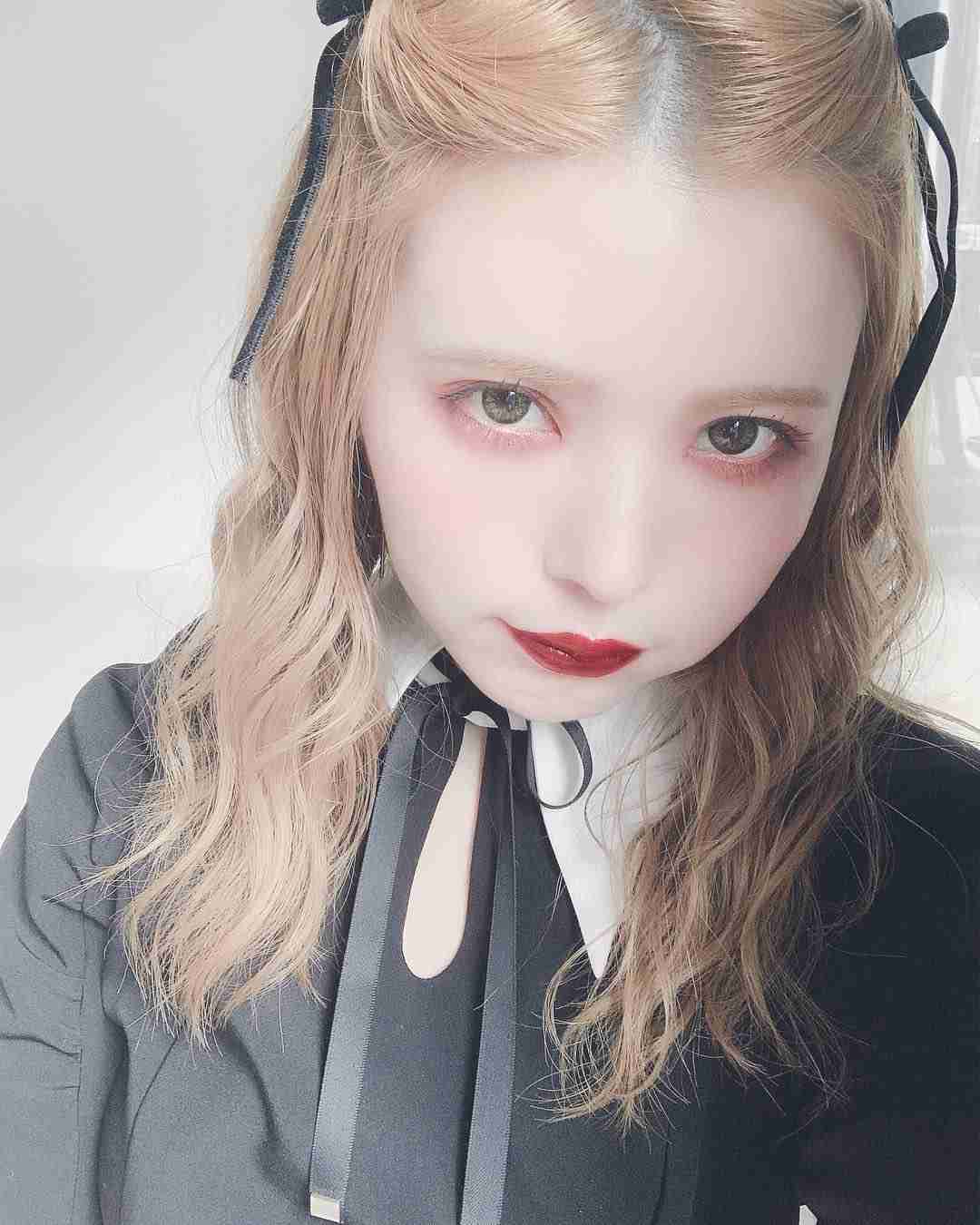 益若つばさ/TsubasaMasuwaka/小翼さんはInstagramを利用しています:「目標はプライベートでおでこを出せる人になること☹️﻿✌? ﻿ #makeup﻿ #shooting  #Dollywink #cosmetics #eyemakeup #eyeshadow #おでこ #뷰티 #화장품 #化妝品 #全新化妝品 #化妝 #아이메이크업 #アイメイク…」