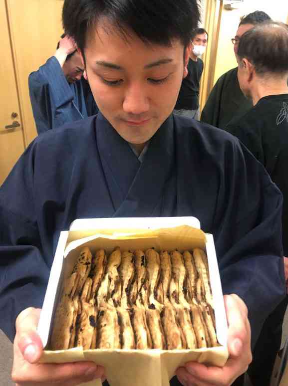 市川海老蔵、120個差し入れした物に「凄く美味しそう」「さすが豪快」の声