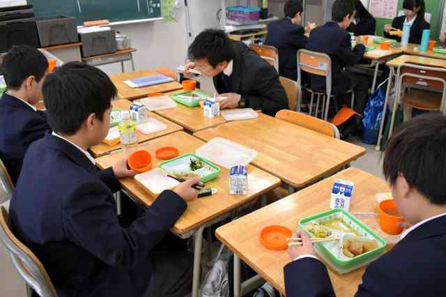 １５分で昼食は「短すぎ」　横浜の中学、＋５分を検討中 - ライブドアニュース