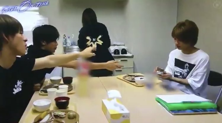 キンプリ新年の誓い「6人で冠番組」療養中・岩橋玄樹の分も…平野紫耀、睡眠1時間で主演舞台