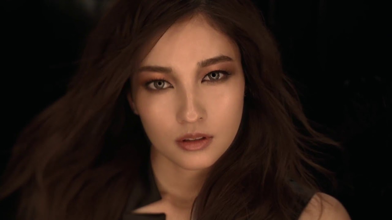 美人CM 妖艶で格好良すぎる！黒木メイサ カネボウ KATE(ケイト)  17AW - YouTube