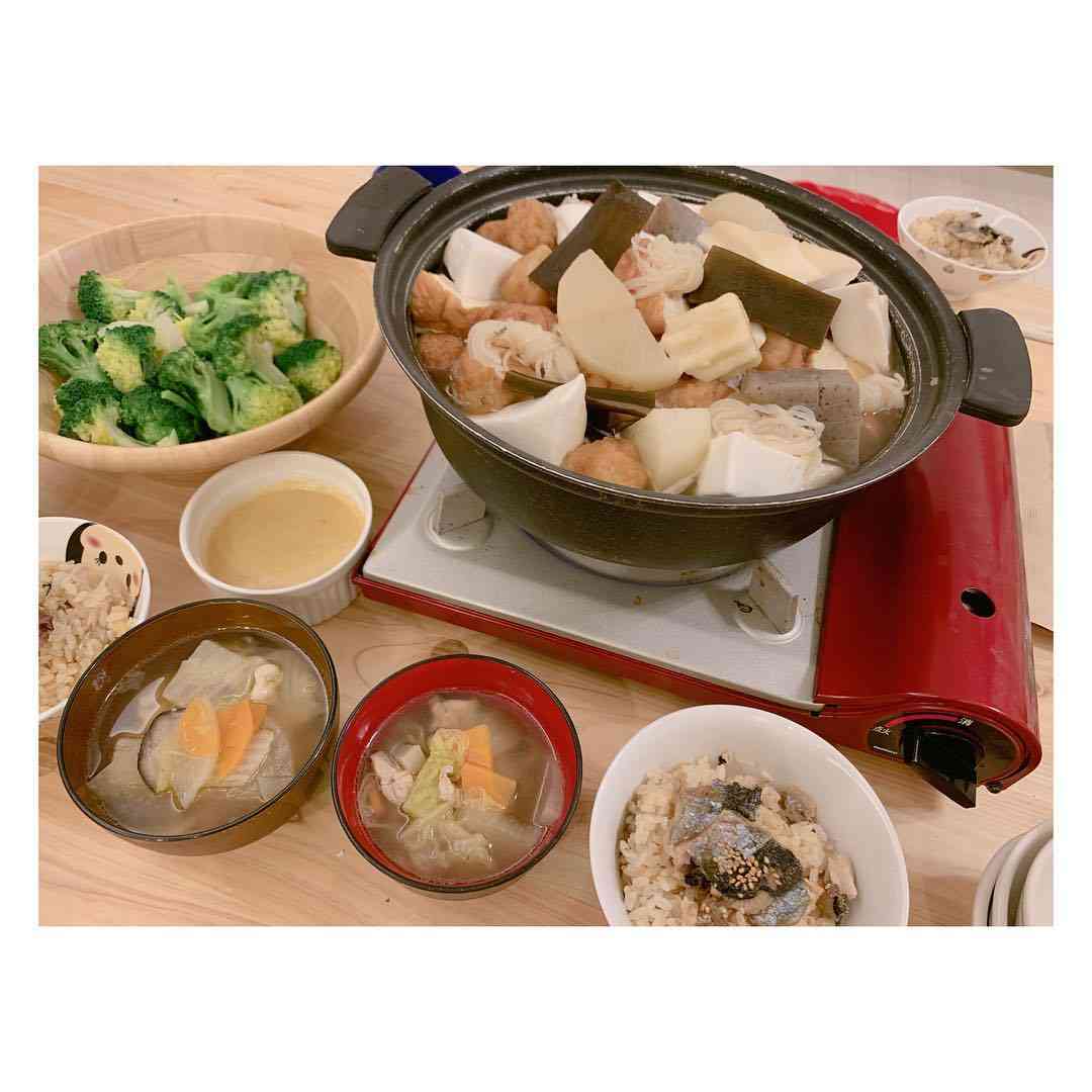 辻希美tsujinozomi_officialさんはInstagramを利用しています:「おでん?な夕飯ŧ‹”ŧ‹”(●´ㅂ`●)ŧ‹”ŧ‹” #夕飯#おでん#?#秋刀魚のたき込みごはん  は#たぁくん作#美味しかった#ご馳走様でした」