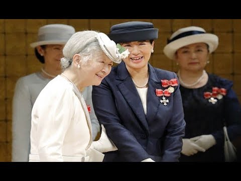 皇后さま、全国赤十字大会に - YouTube