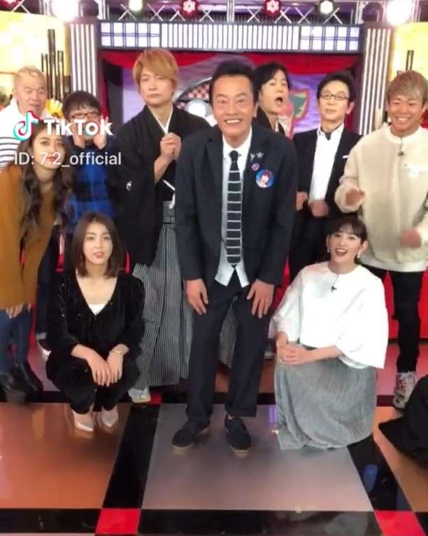 【公式】TikTok_japan ティックトック on Instagram: “エンケンさんの、初TikTokチャレンジはキモキモダンス 笑 でした❣️ エンケンさん、動きがかわいいです?#tiktok_japan #tiktokjapan ‪#TikTok ‬#ティックトック #ななにー #遠藤憲一 さん #キモキモダンス”