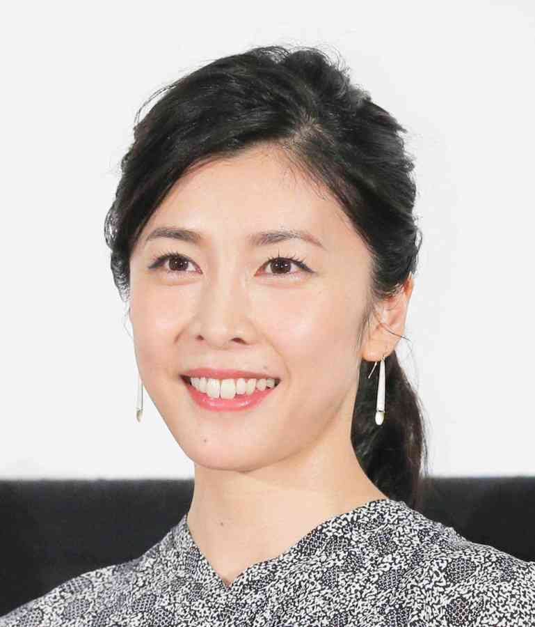 竹内結子、「台所でお酒を飲んでいる」プライベートの意外な過ごし方明かす