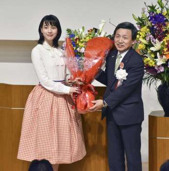 リアス線開通式典にのん登場「復興が進む力強さ感じた」