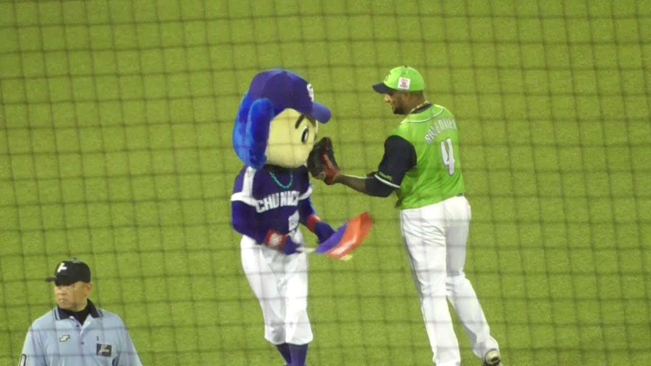 20180720 ドアラ先生バク転失敗意気消沈もバレンティンに励まされる？「燃えよドラゴンズ」 - YouTube