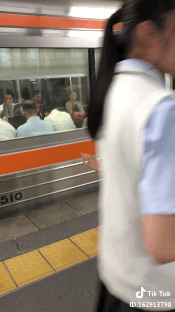 自分のスマホに入ってるアプリにプラスを押すトピ