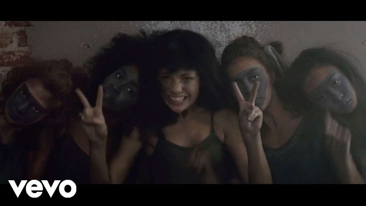Sia - I'm Still Here - YouTube