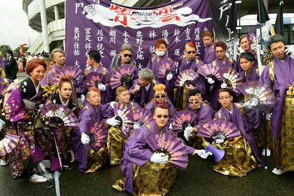 「特攻服」の中3男女12人補導　卒業式の夜、天神に集結　事前に警告も [福岡県]