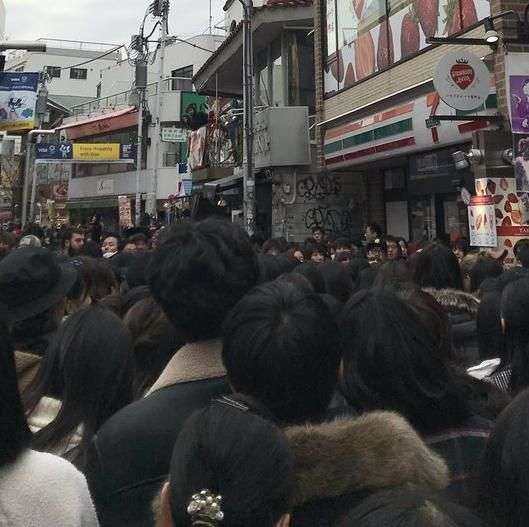 原宿の竹下通りでキンプリ平野紫耀がヒルナンデスの撮影 大混雑パニック状態で警察が誘導 #ヒルナンデス - NAVER まとめ