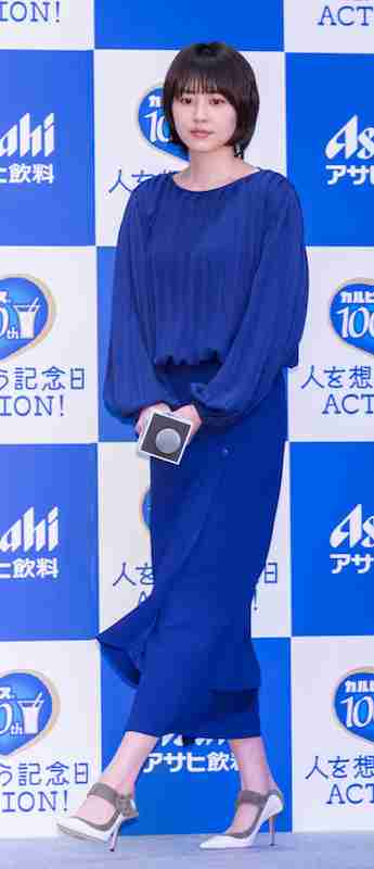 本田翼は上下水色チェックの上級者コーデ！豪華女優6人の春コーデ【ファッションチェック】