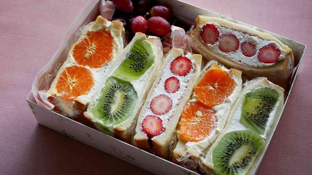 フルーツごろごろ～フルーツまるごとサンドイッチ! Fresh Fruit Sandwich - YouTube