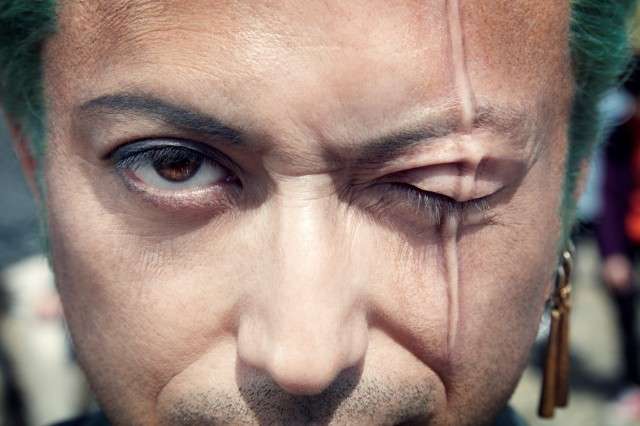 ワンピース実写cm ゾロの三刀流を再現 池内博之が104人を斬る ガールズちゃんねる Girls Channel ワンピース実写cm ゾロの三刀流を再現 池内博之が104人を斬る ガールズちゃんねる Girls Channel