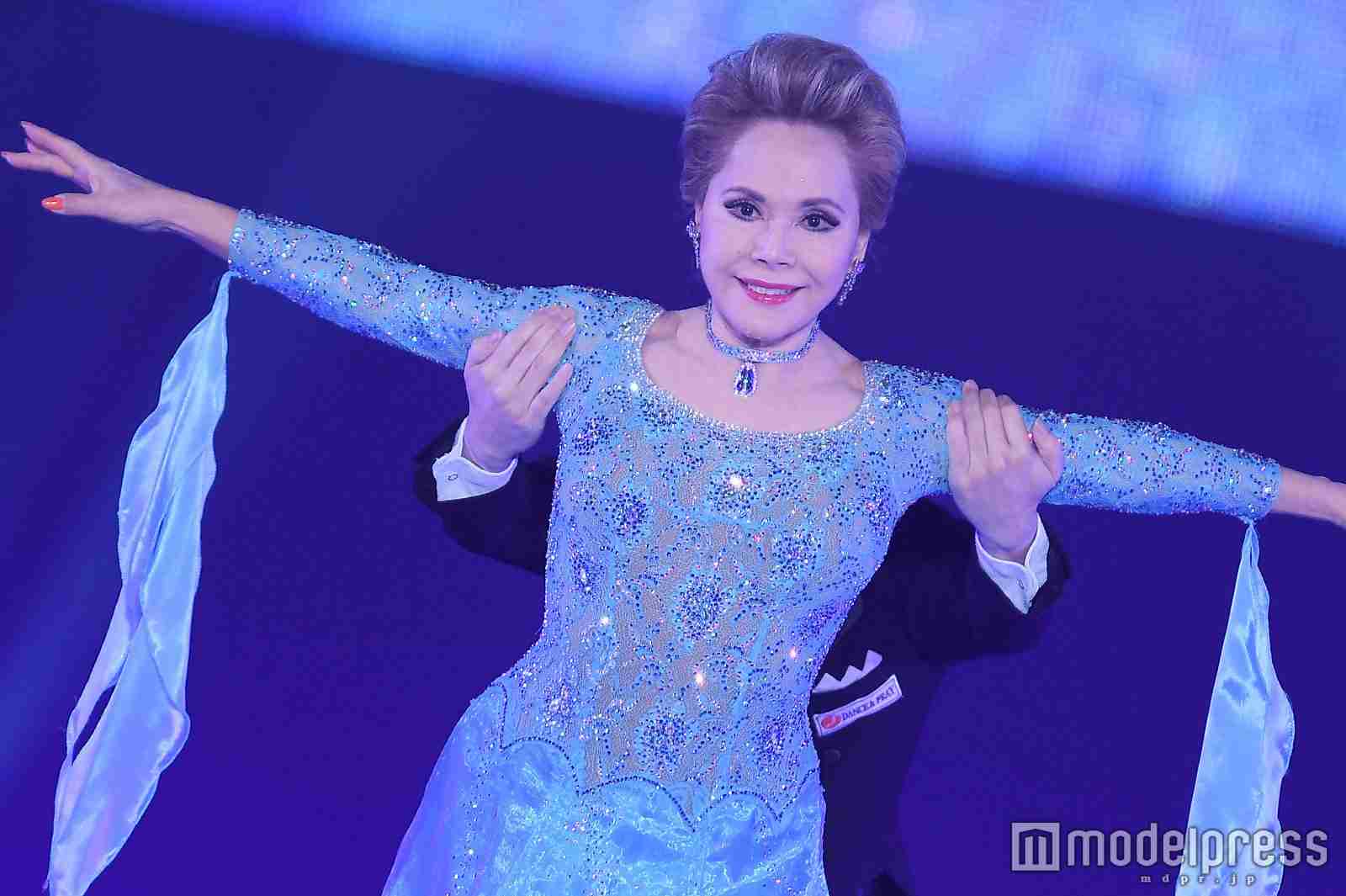 デヴィ夫人、優雅なダンスで「タイタニック」再現 関コレ初出演で“婚活論”伝授